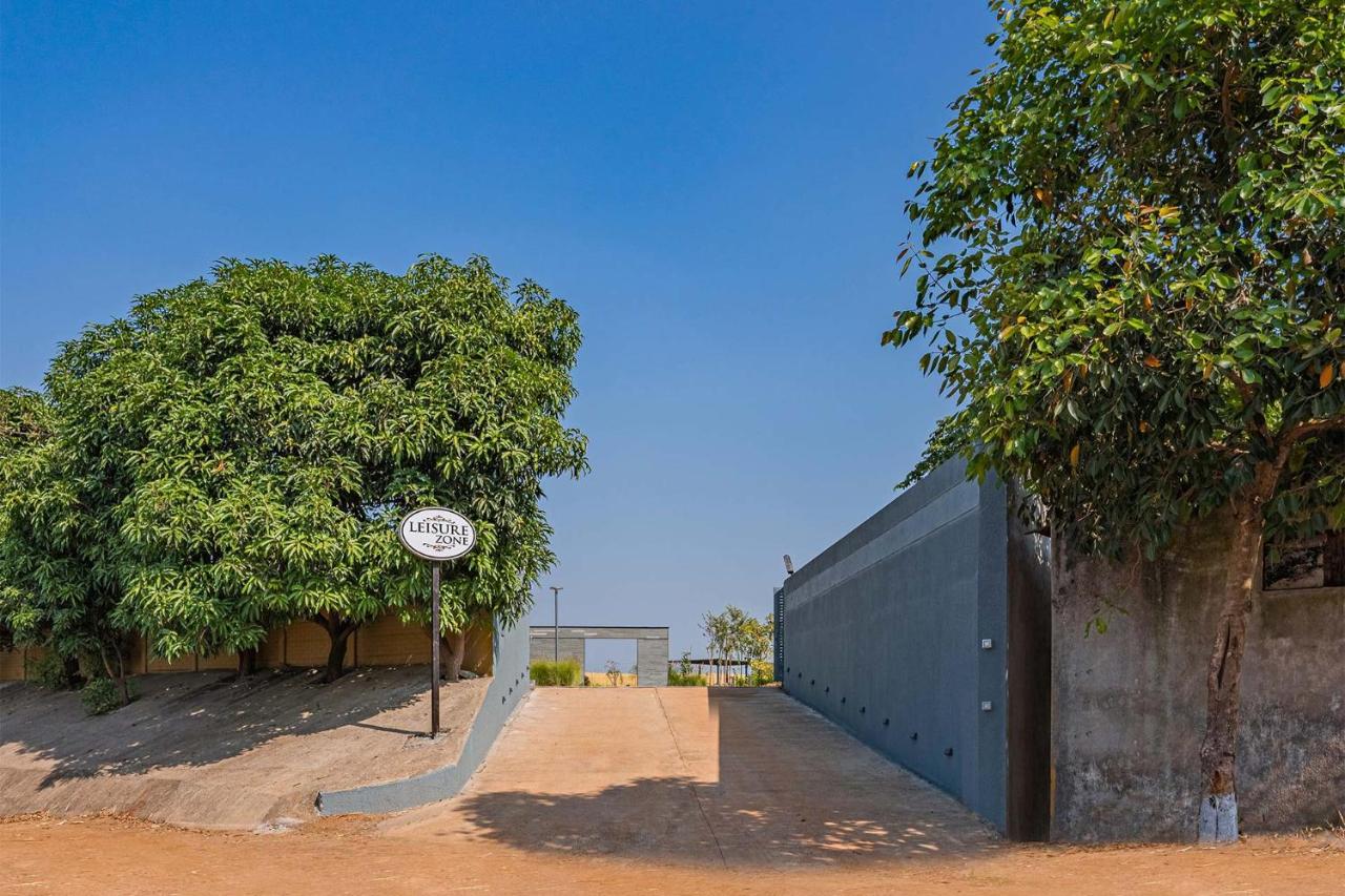 Villa Le Bon Horizon: Hillside Elegance With Pool And Gazebo Near Sula