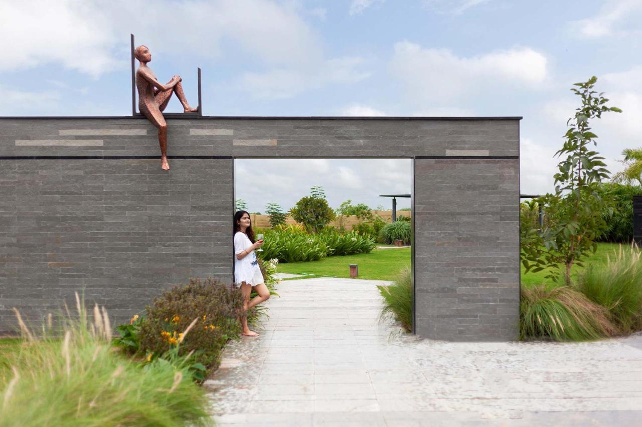 Le Bon Horizon: Hillside Elegance With Pool And Gazebo Near Sula *