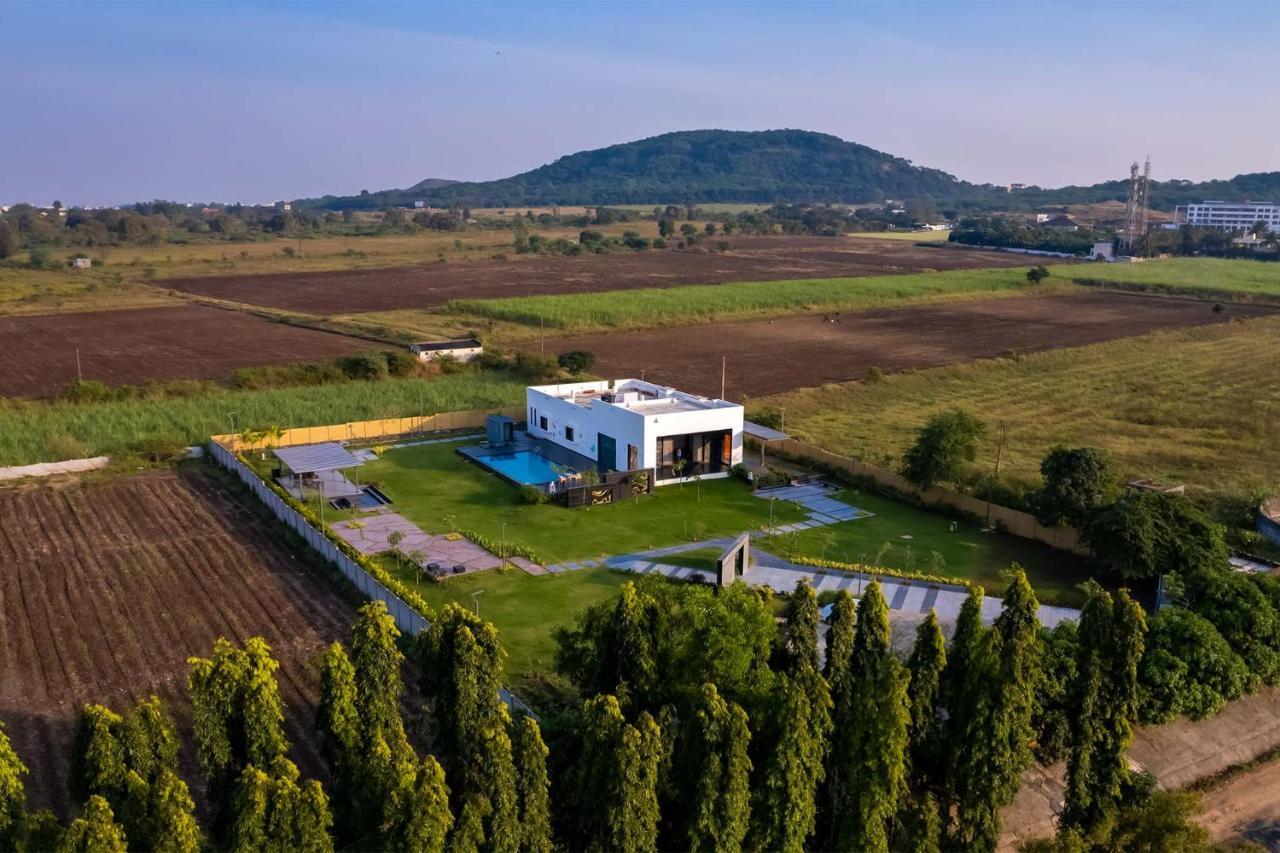 Le Bon Horizon: Hillside Elegance With Pool And Gazebo Near Sula Villa Nashik