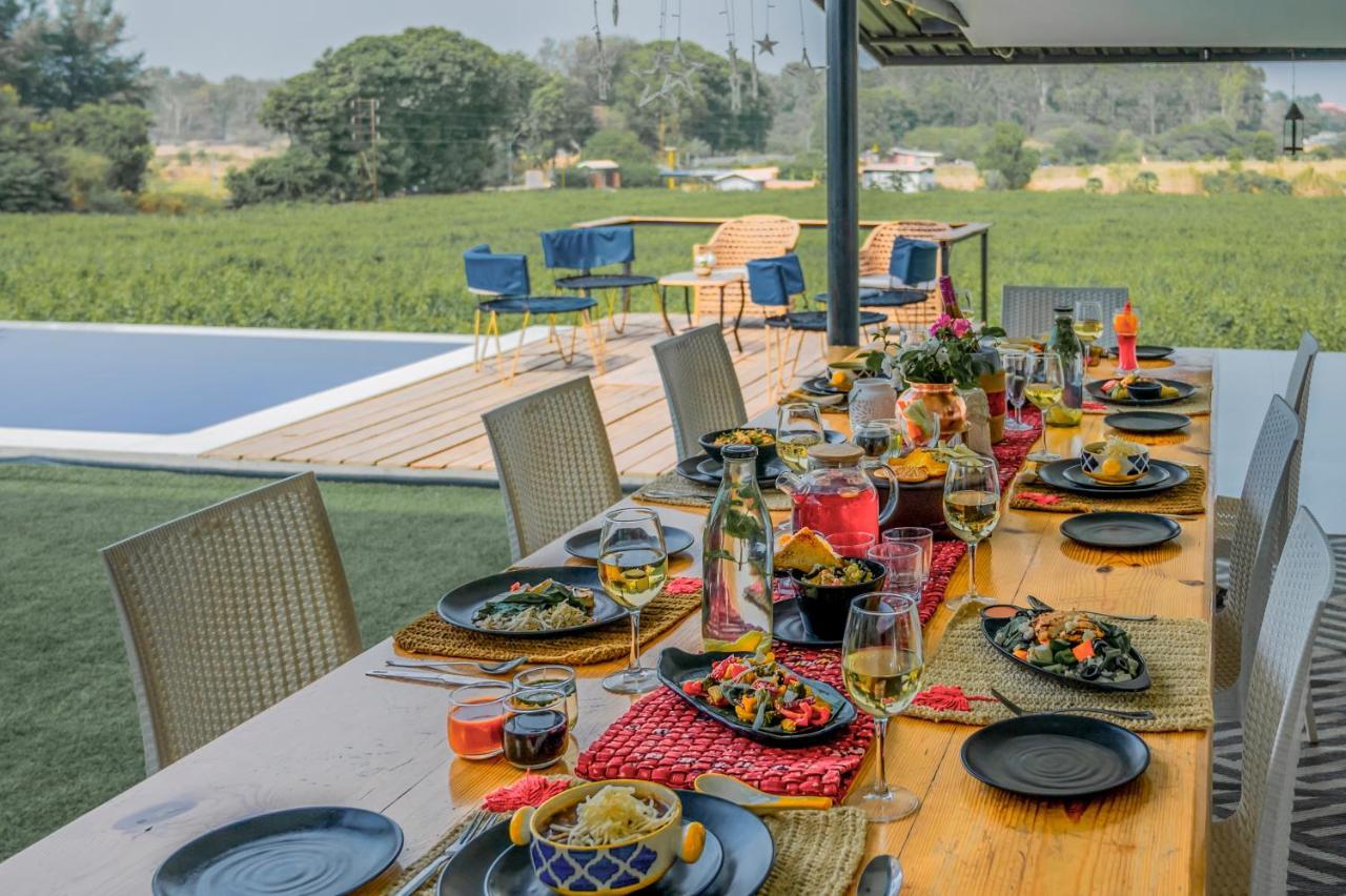 Saffronstays Onellaa, - Infinity Pool Surrounded By A Vineyard