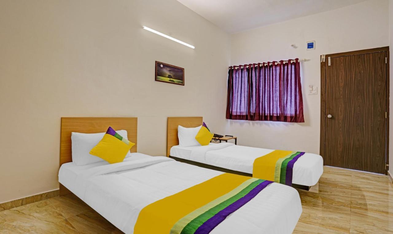 Hotel Itsy Flowers Park Nashik