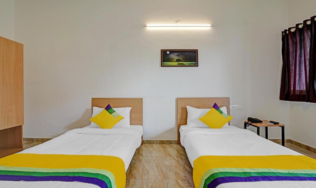 Hotel Itsy Flowers Park Nashik