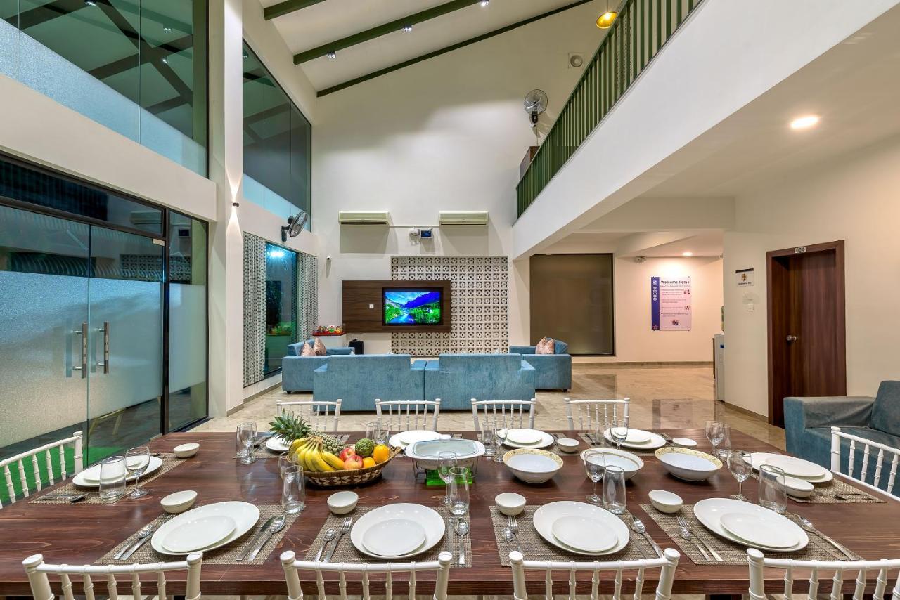 Saffronstays Amaltas: Pool For Large Groups Nashik