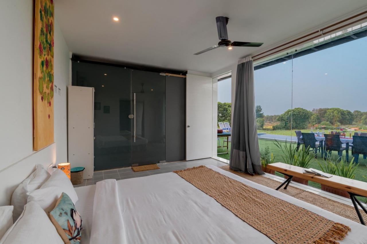 Saffronstays Onellaa, - Infinity Pool Surrounded By A Vineyard Villa *