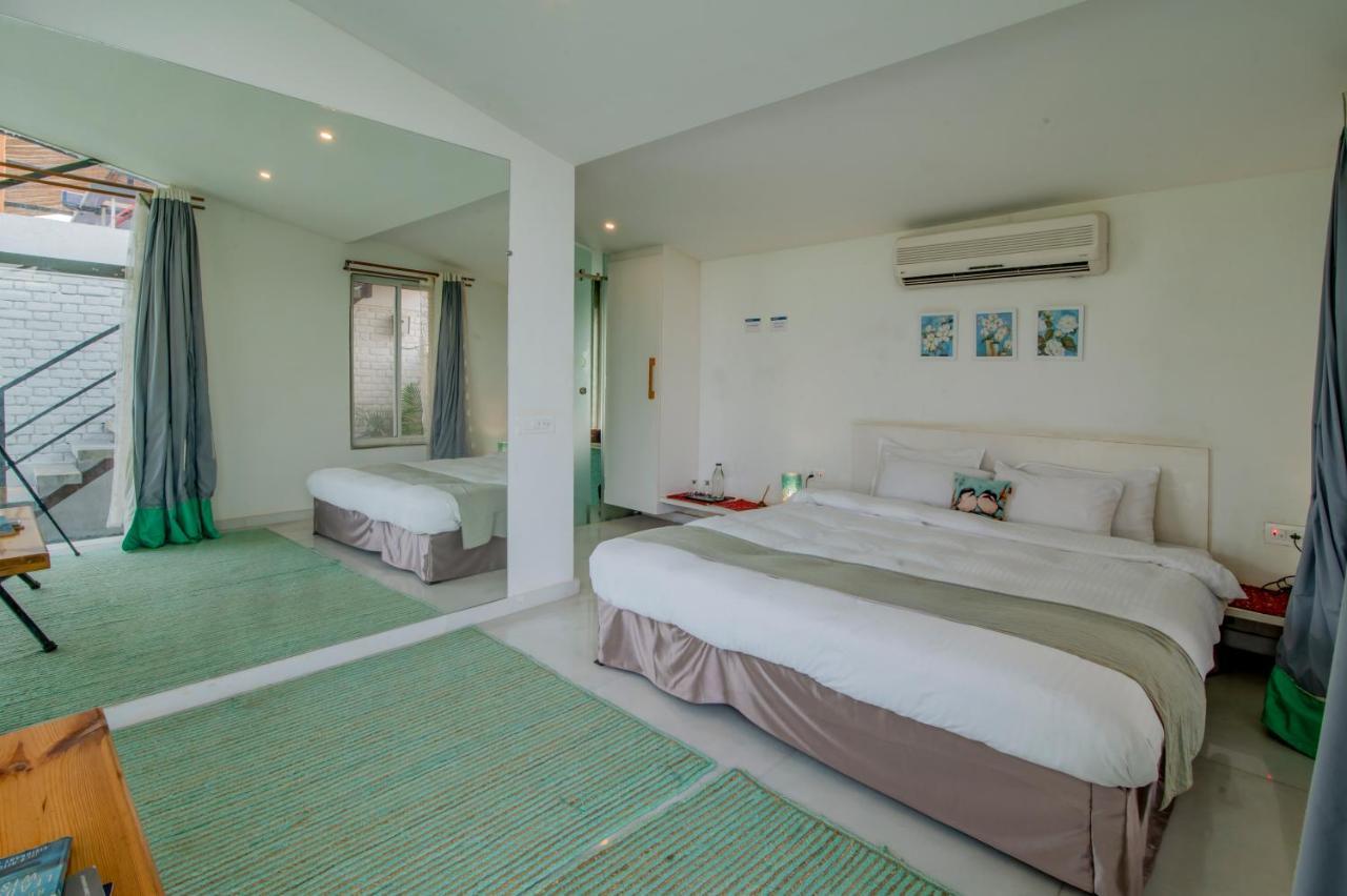 Saffronstays Onellaa, - Infinity Pool Surrounded By A Vineyard Villa