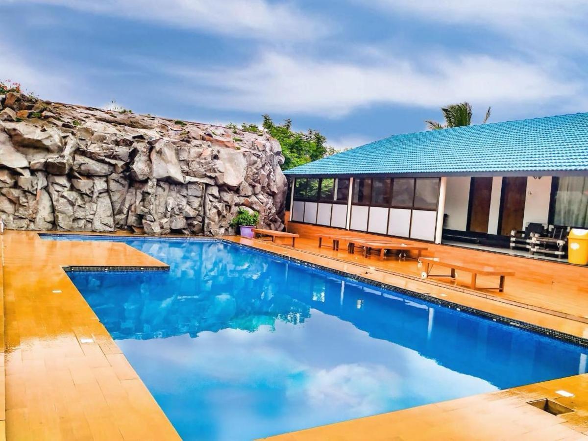Anand - A Luxury Private Pool In * Nashik