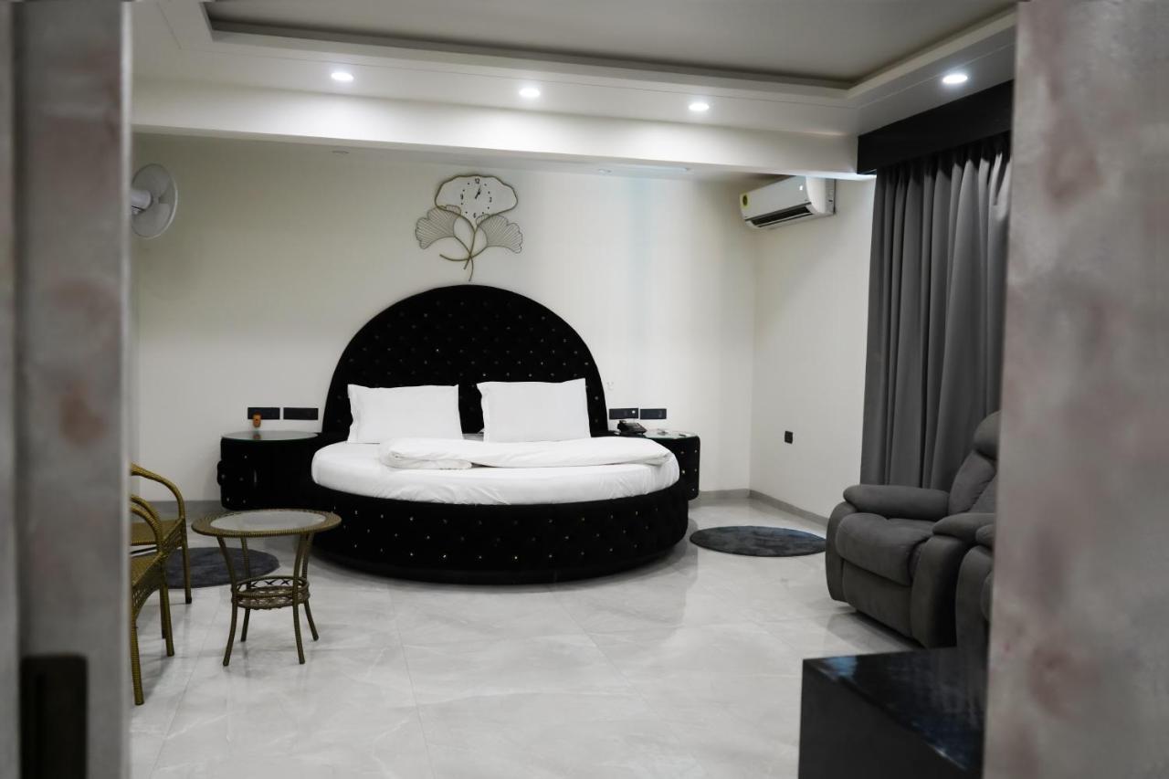 Anand - A Luxury Private Pool In *