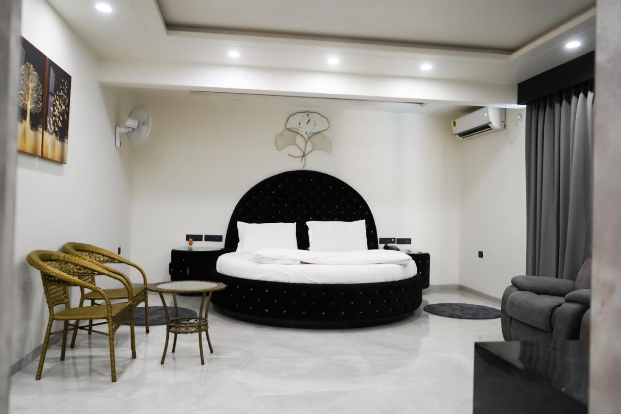 Resort Anand - A Luxury Private Pool In
