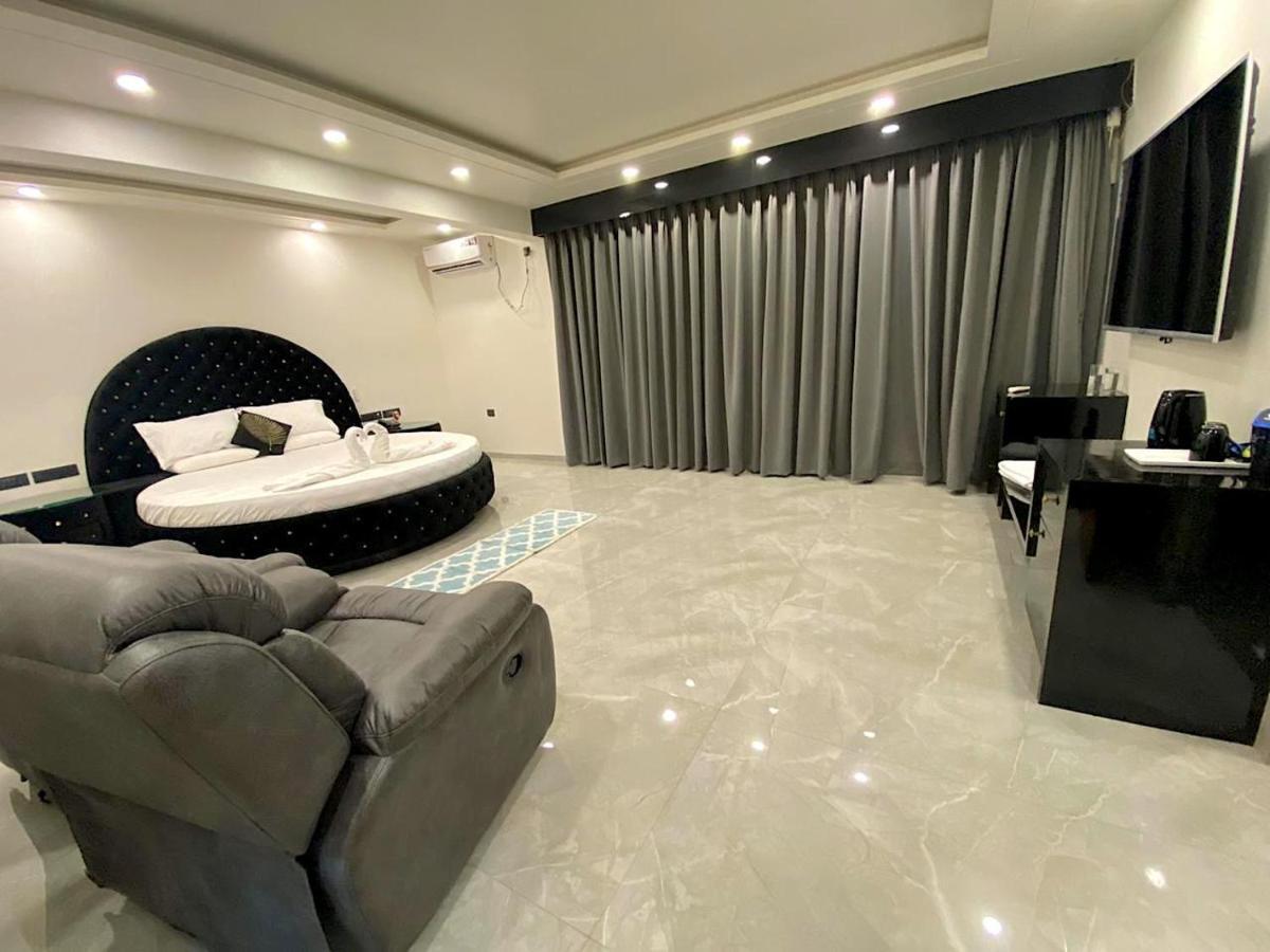 Anand - A Luxury Private Pool In *