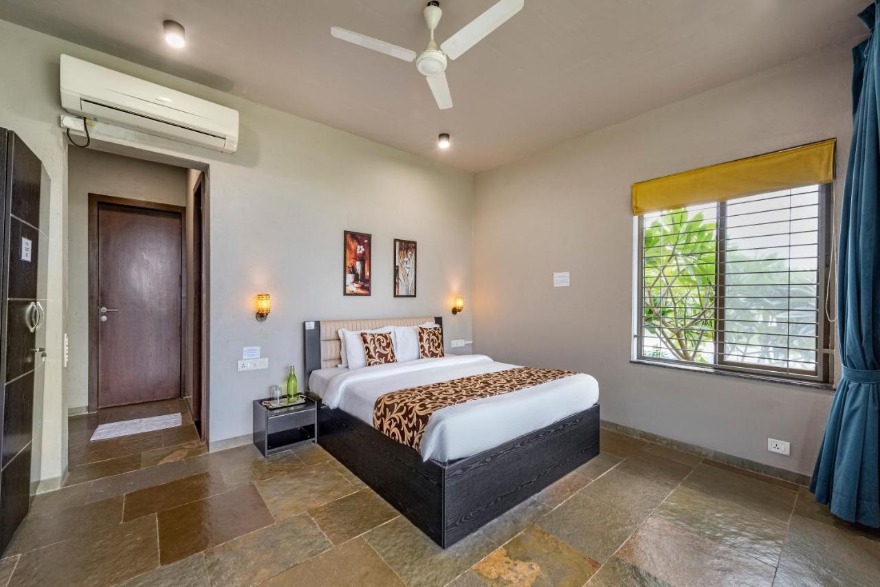 Saffronstays Rose Vineyard: Lakefront Pet-friendly In Nashik