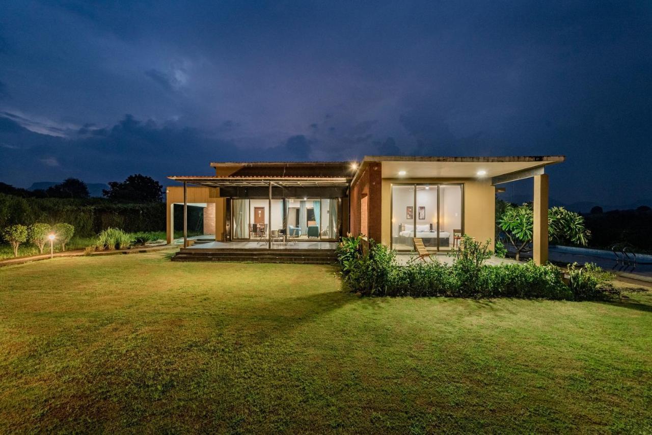 Saffronstays Rose Vineyard: Lakefront Pet-friendly In Villa *