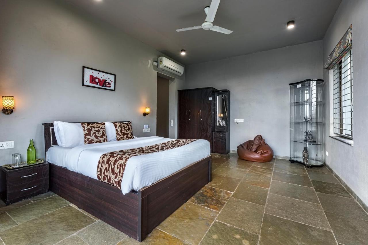 Saffronstays Rose Vineyard: Lakefront Pet-friendly In Villa *