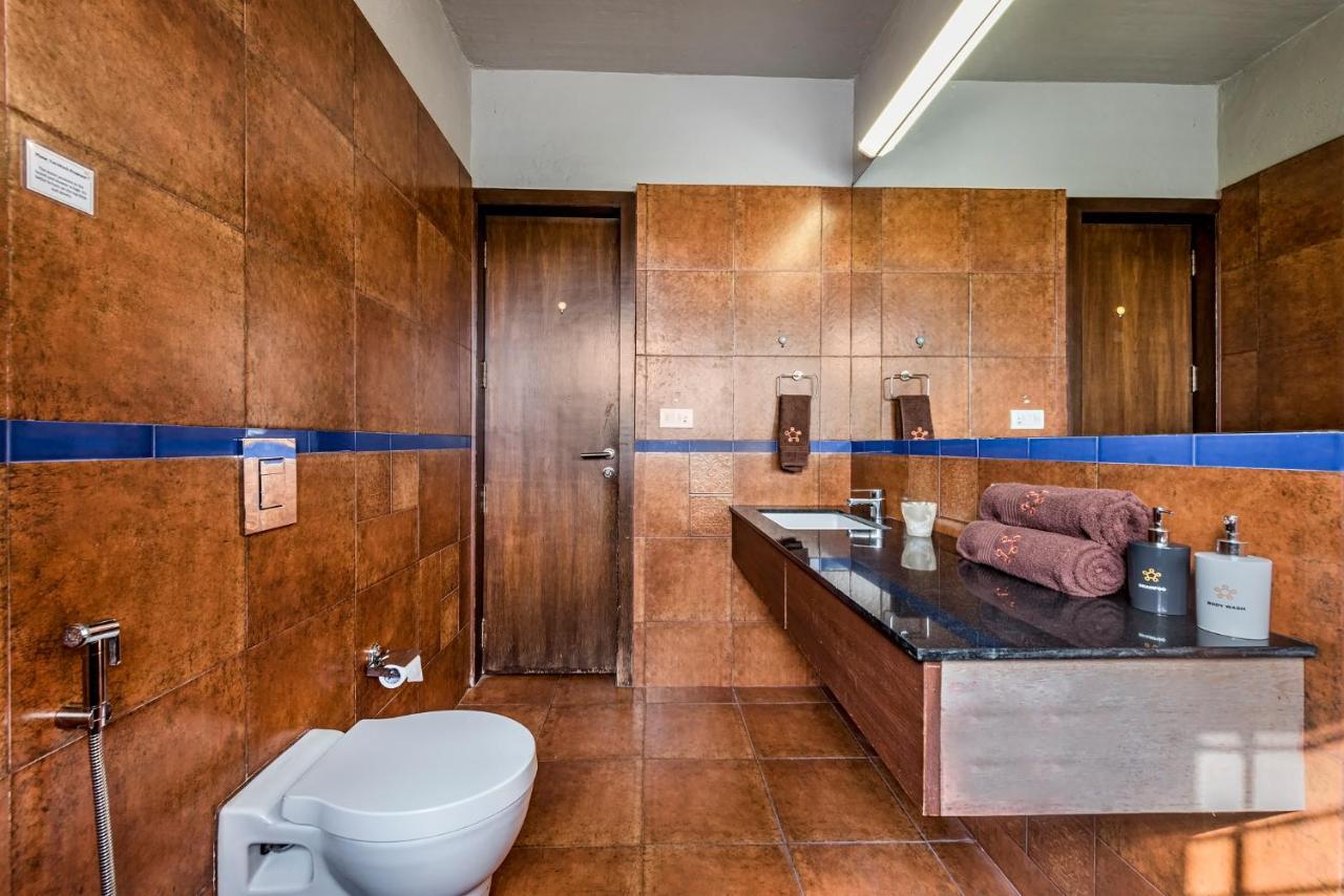 Villa Saffronstays Rose Vineyard: Lakefront Pet-friendly In Nashik