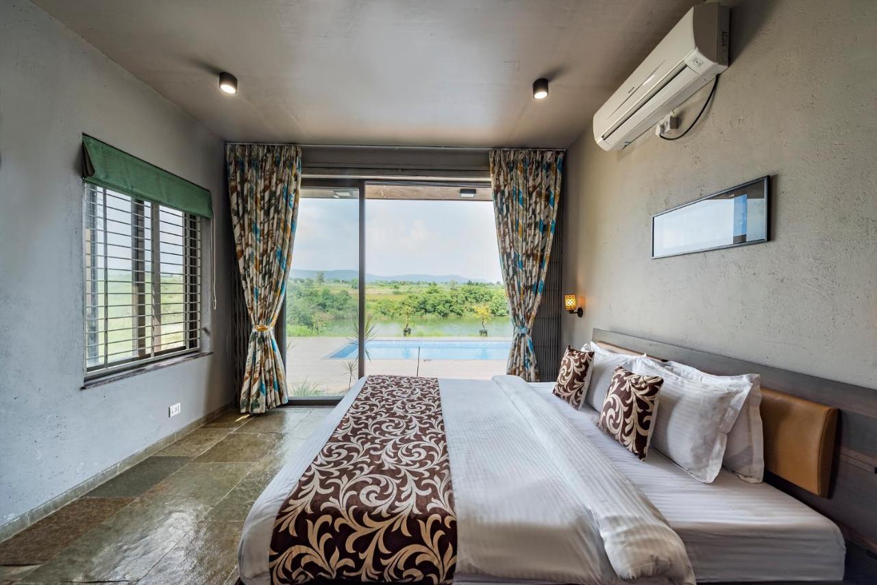 Villa Saffronstays Rose Vineyard: Lakefront Pet-friendly In Nashik