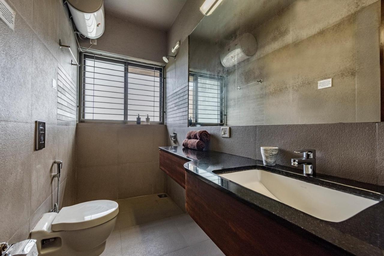 Saffronstays Rose Vineyard: Lakefront Pet-friendly In Villa