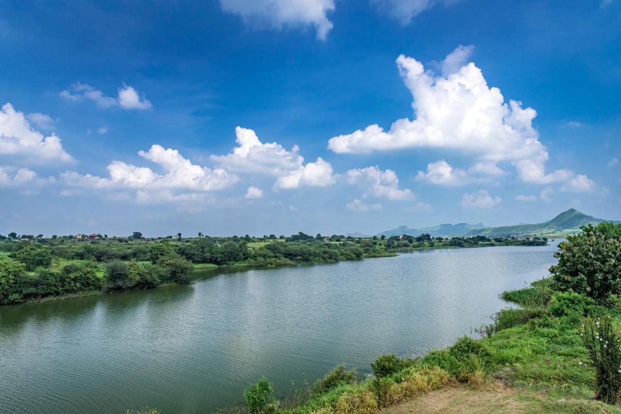 Villa Saffronstays Rose Vineyard: Lakefront Pet-friendly In Nashik