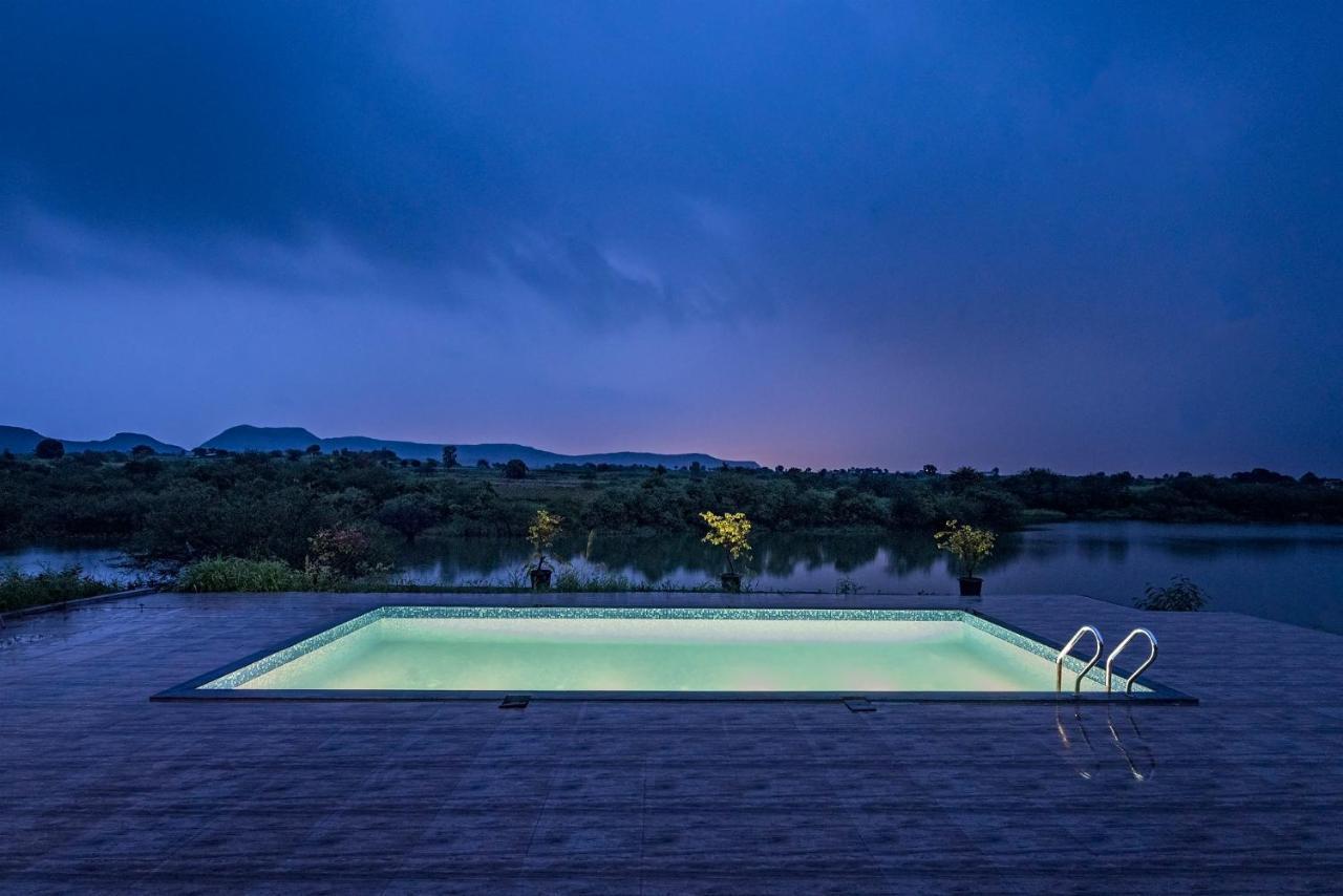 Saffronstays Rose Vineyard: Lakefront Pet-friendly In Villa