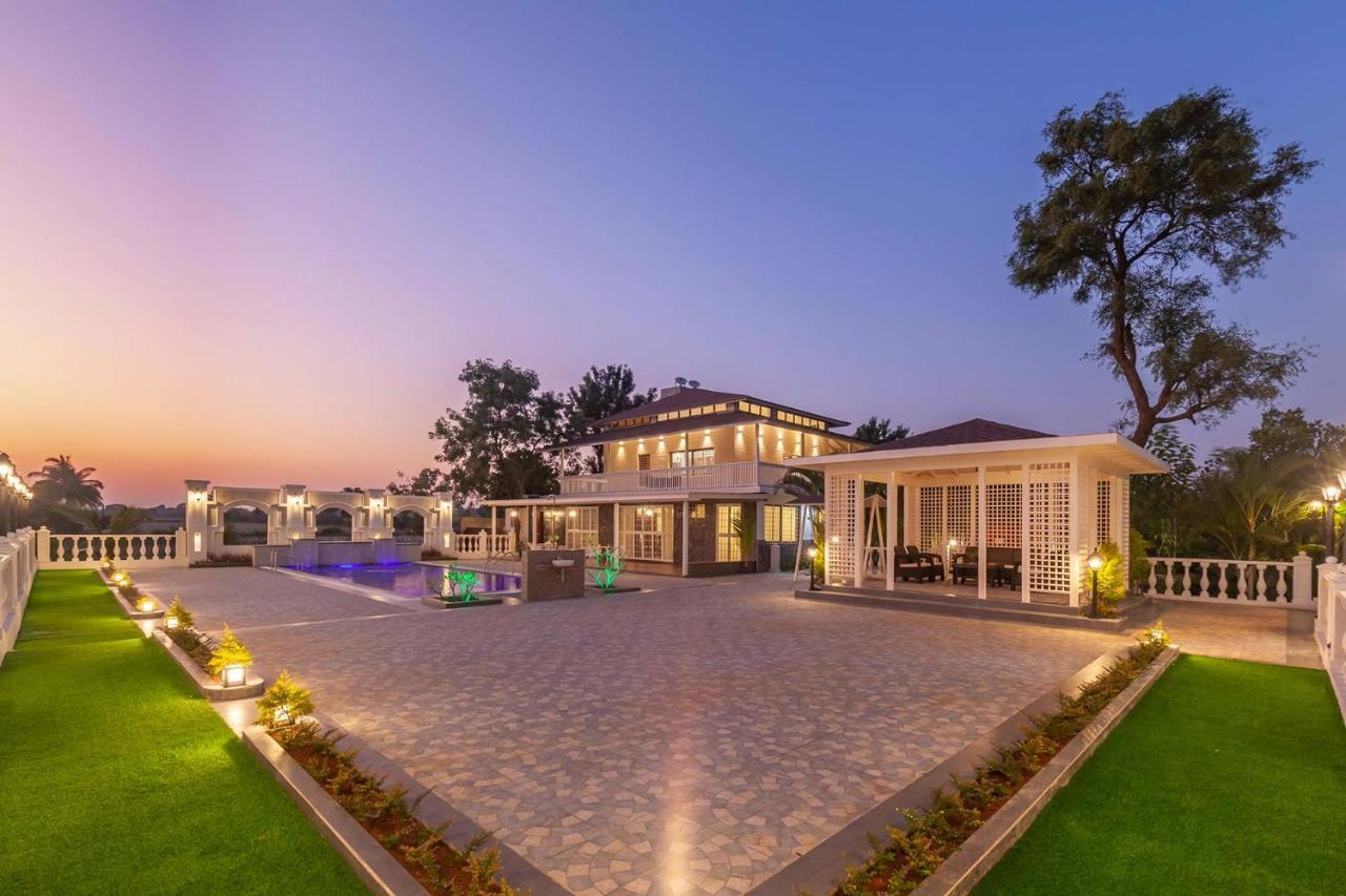 Stayvista's La Vie: Tranquil Lakeside With Pool And Farmland Views Villa Nashik