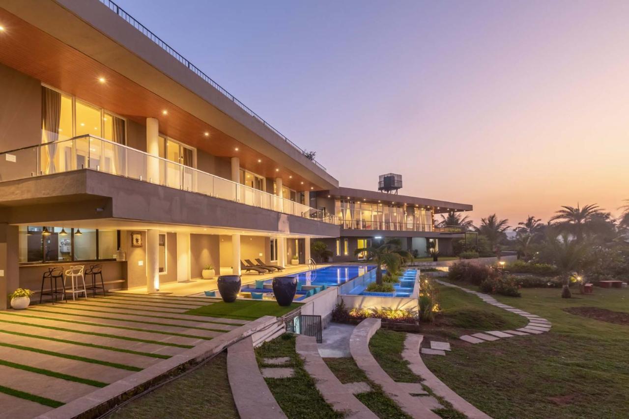 Stayvista's Watermark - Hillside Lakeview Retreat With Infinity Pool, Garden & Terrace - Near Nashik's Vineyard Haven * Nashik