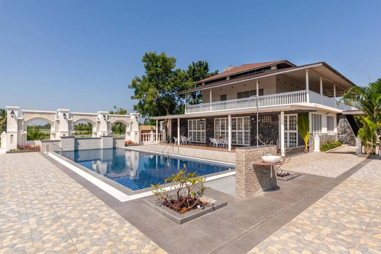 Villa Stayvista's La Vie: Tranquil Lakeside With Pool And Farmland Views *