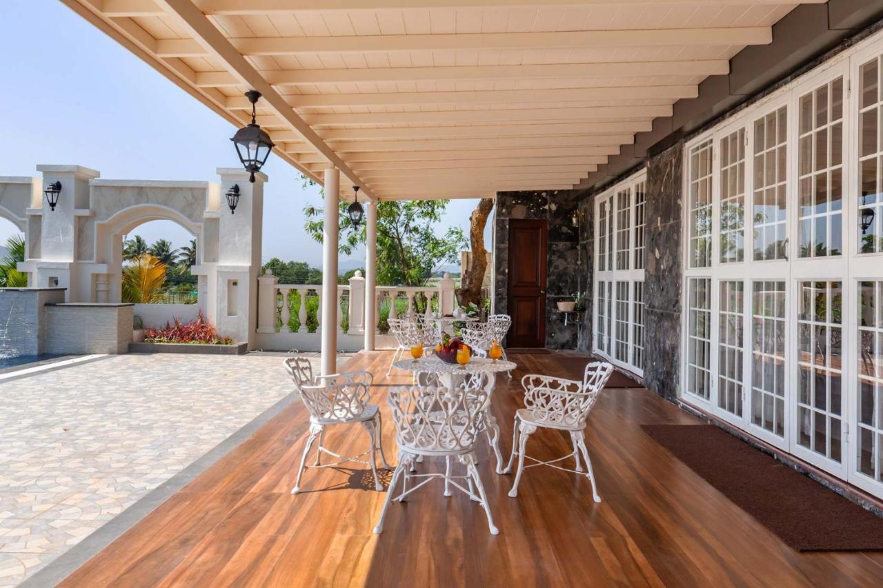 Stayvista's La Vie: Tranquil Lakeside With Pool And Farmland Views *