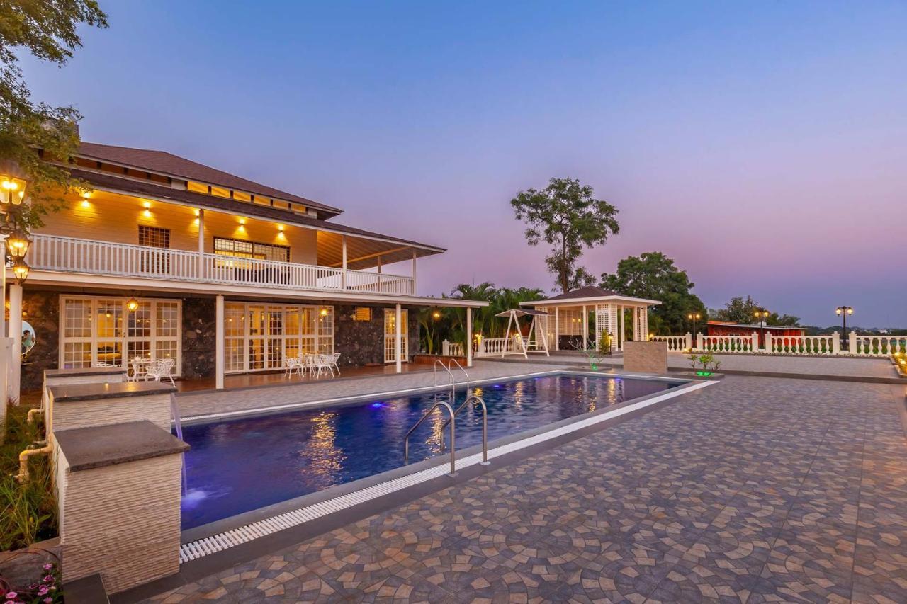 Villa Stayvista's La Vie: Tranquil Lakeside With Pool And Farmland Views *