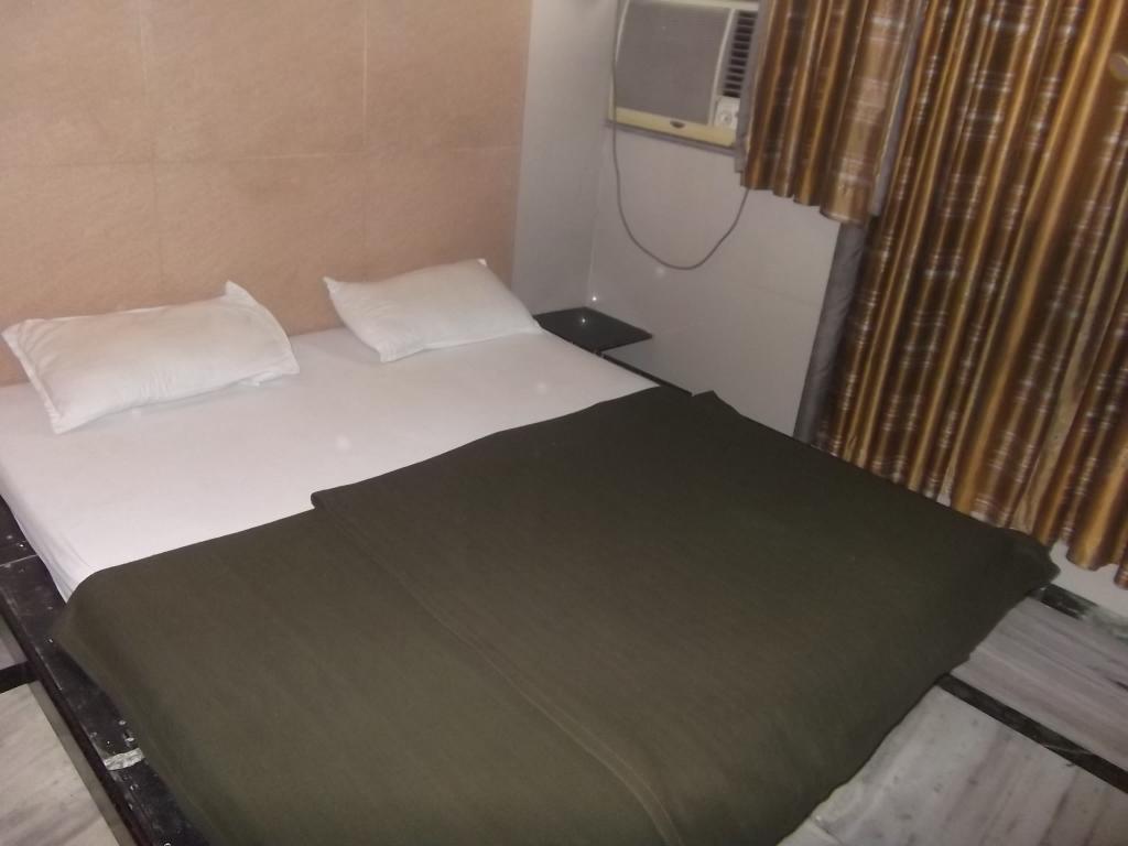 Radhika Hotel *