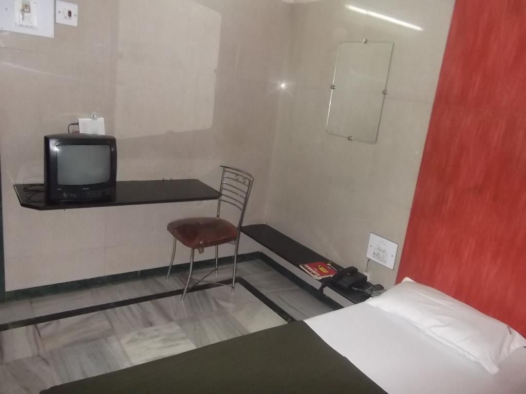 Hotel Radhika *