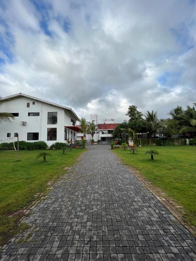 The Estate Resort 3*