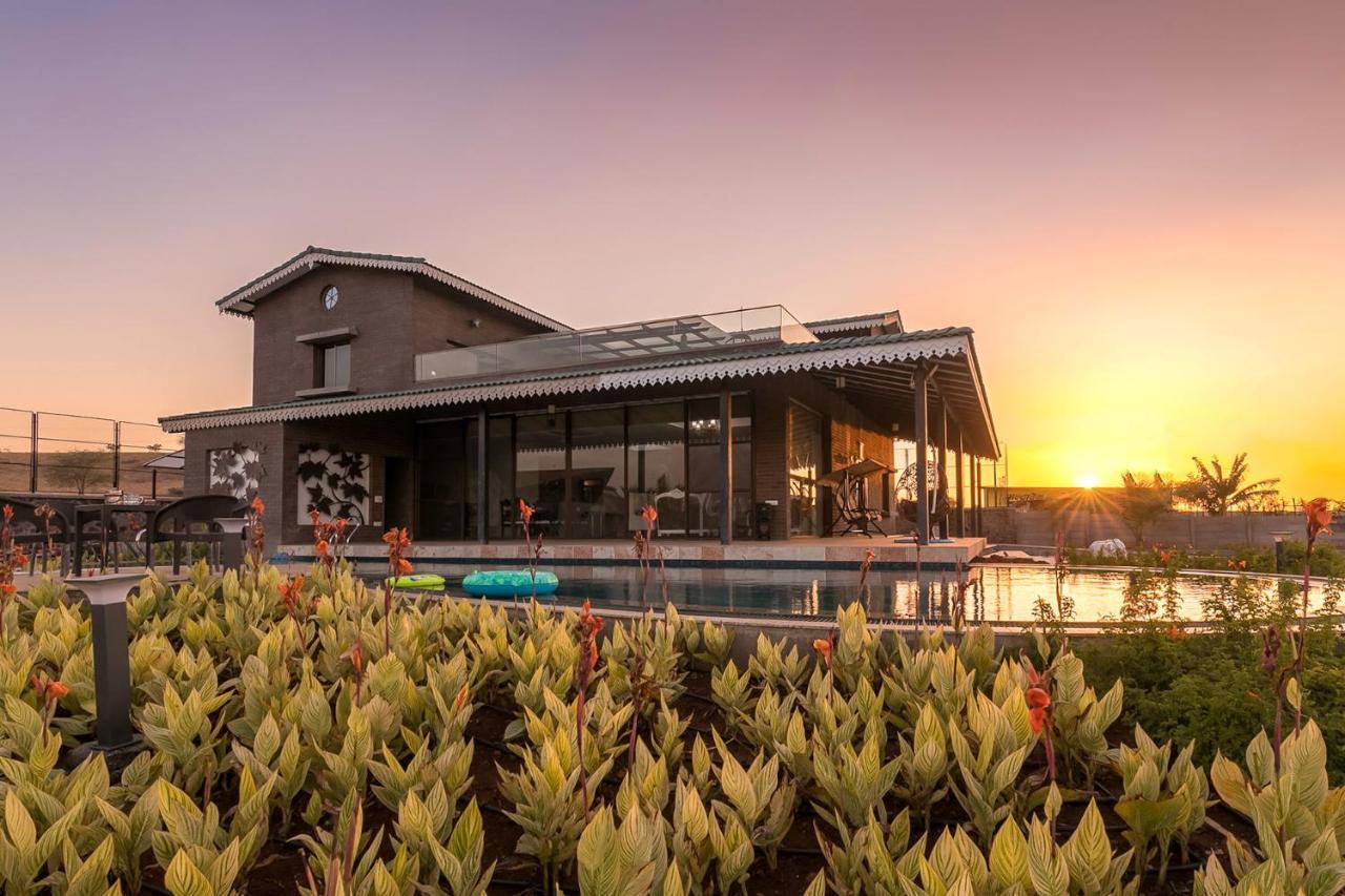 Villa Casa Del By Stayvista - Orchards Oasis With A Pool, Spacious Lawn, Terrace & Indoor Games Nashik