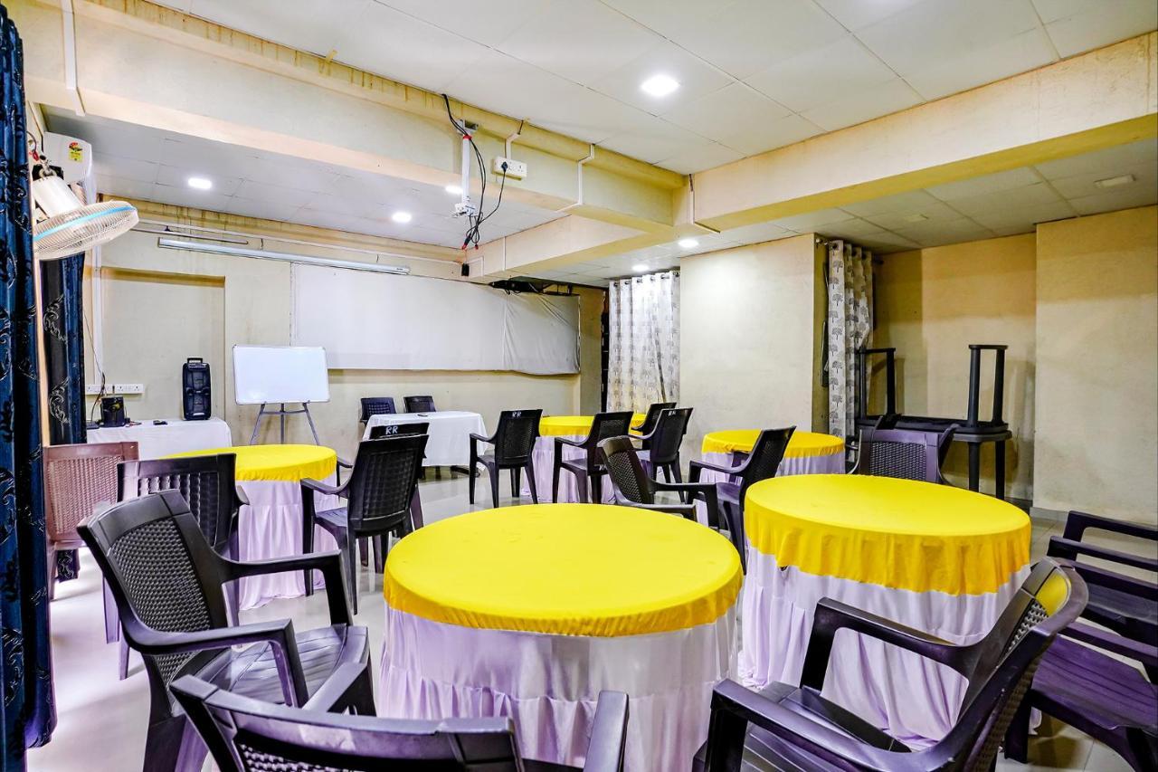 Hotel Fabhotel Ramjis Residency