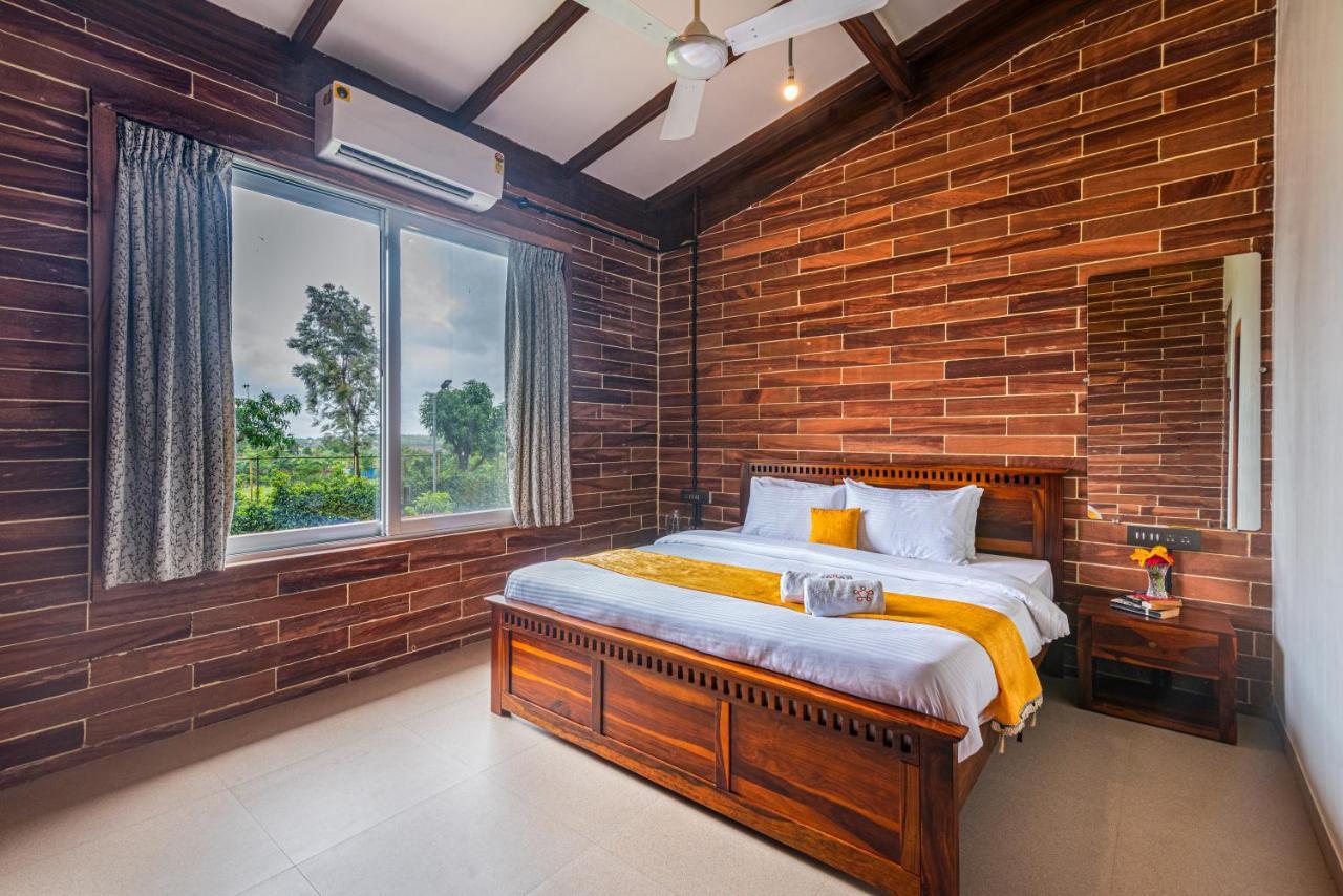 Saffronstays Willowbrook Cedar, *