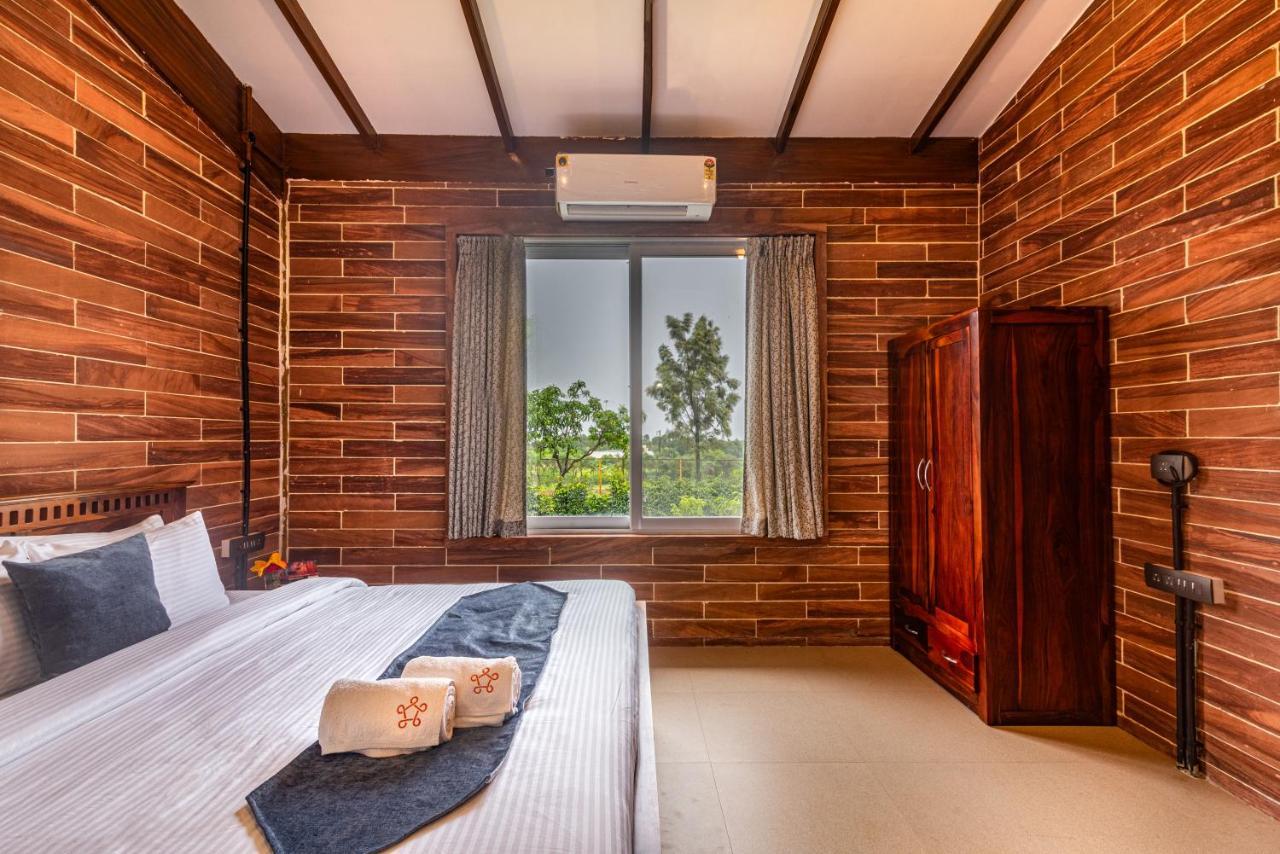 Saffronstays Willowbrook Cedar, * Nashik
