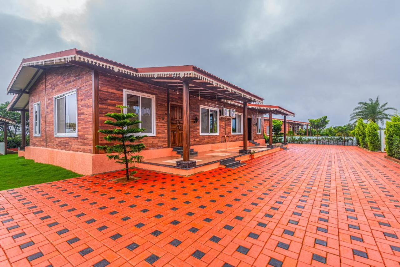 Villa Saffronstays Willowbrook Cedar, Nashik