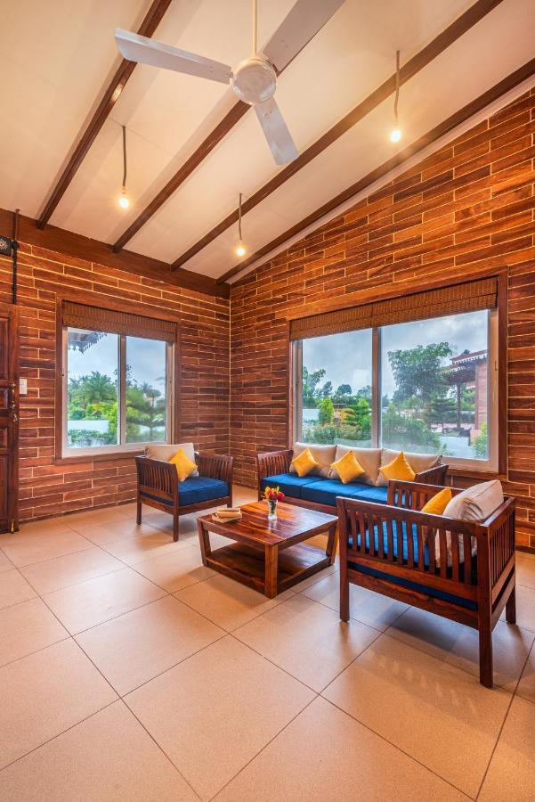 Villa Saffronstays Willowbrook Arbor, *