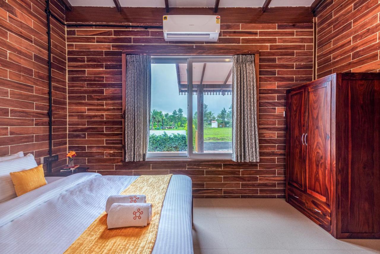 Saffronstays Willowbrook Cedar, *