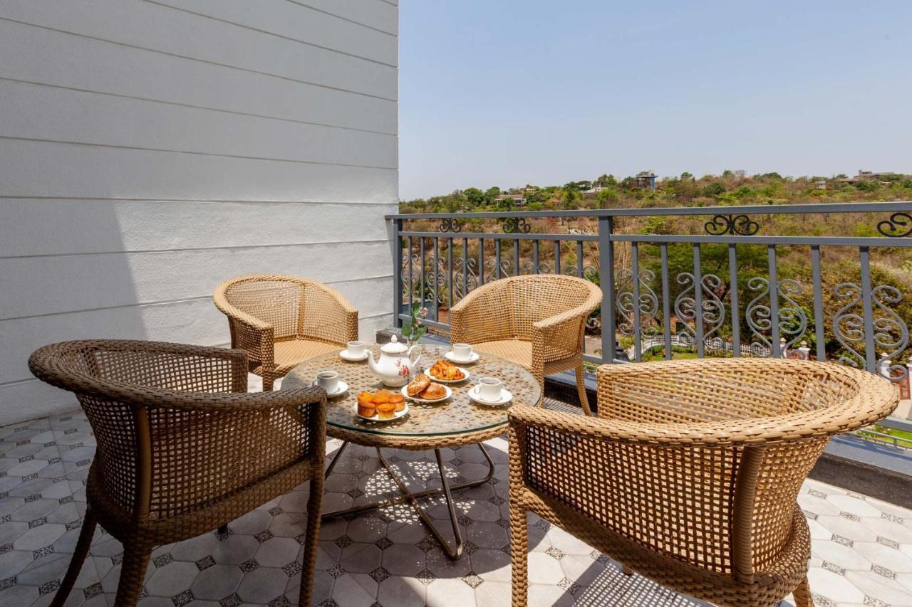 Bellevue Palace: Luxurious Staycation With Pool And Activities Villa Nashik