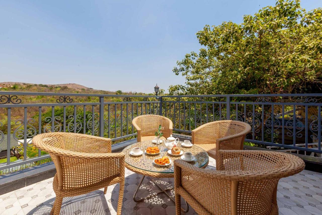 Bellevue Palace: Luxurious Staycation With Pool And Activities Villa *