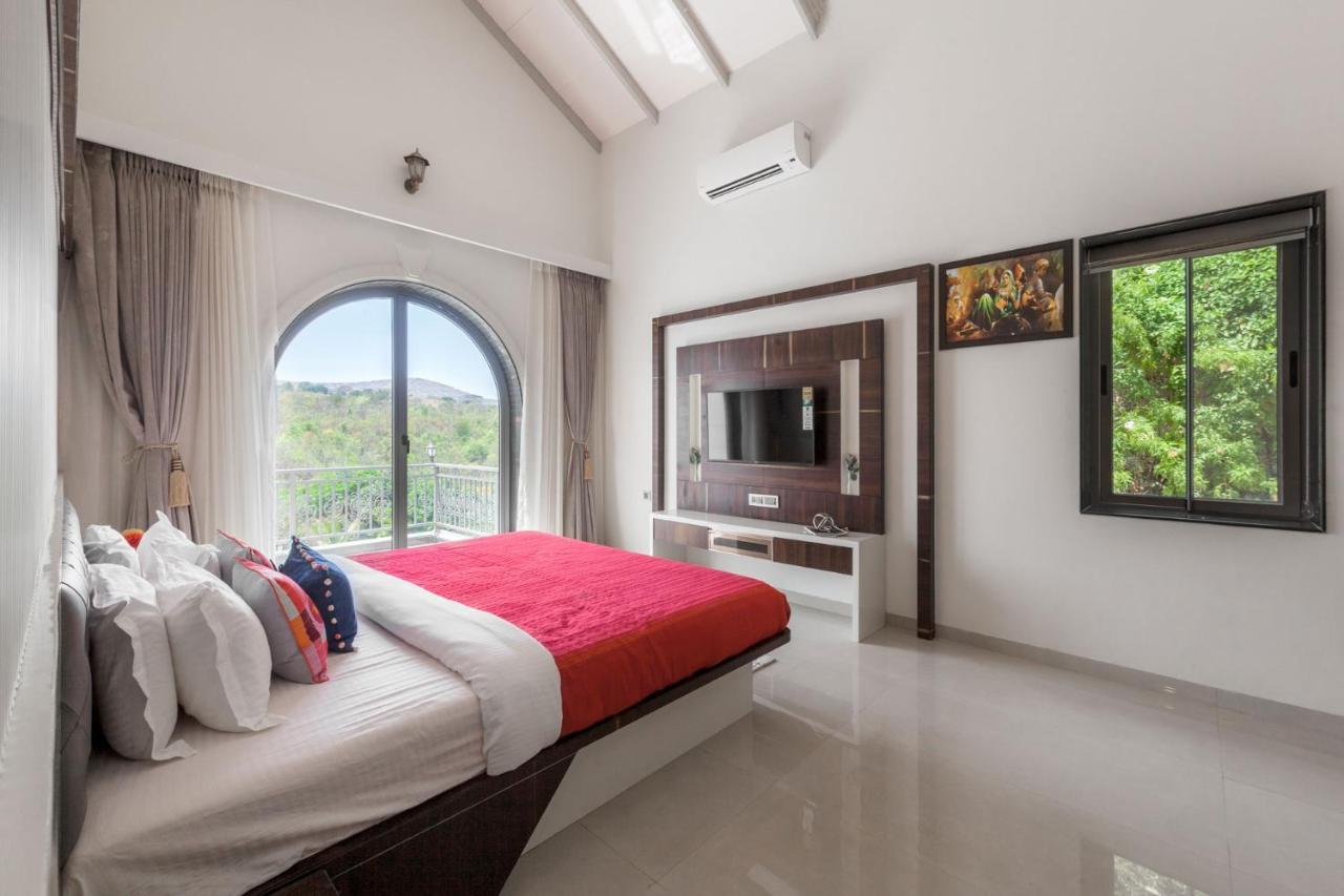 Bellevue Palace: Luxurious Staycation With Pool And Activities * Nashik