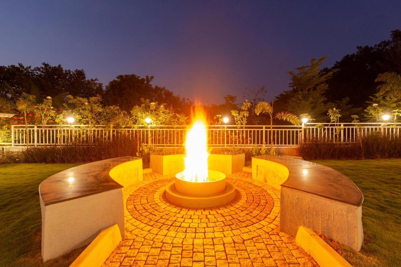 Bellevue Palace: Luxurious Staycation With Pool And Activities Villa