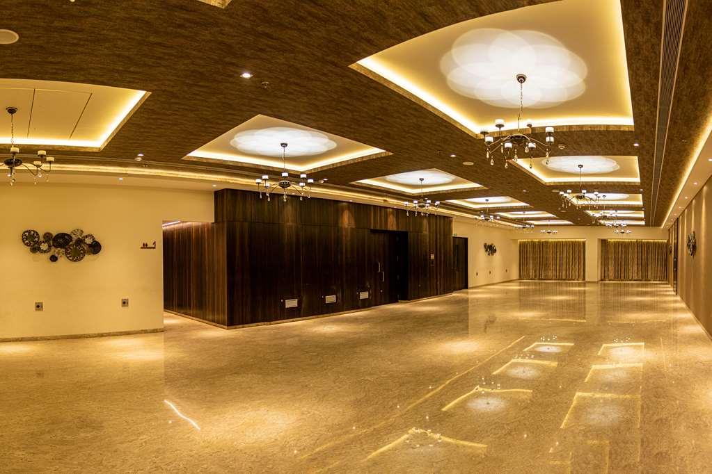 Enrise By Sayaji Group Hotel