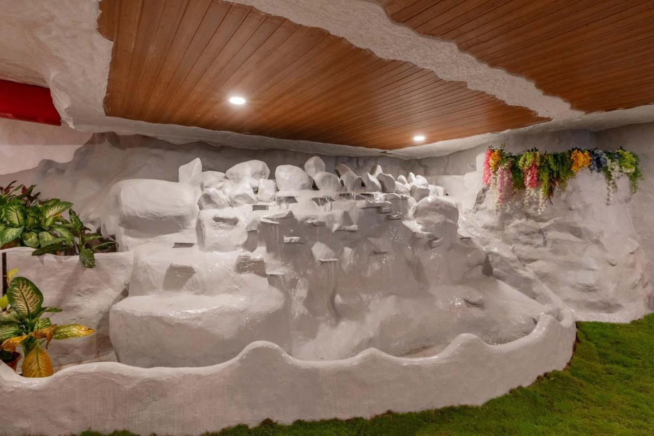 Stonera: Mountain Retreat With Indoor Pool & Outdoor Firepit Villa Nashik