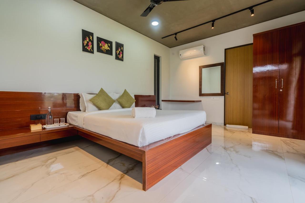 Saffronstays Elysium *