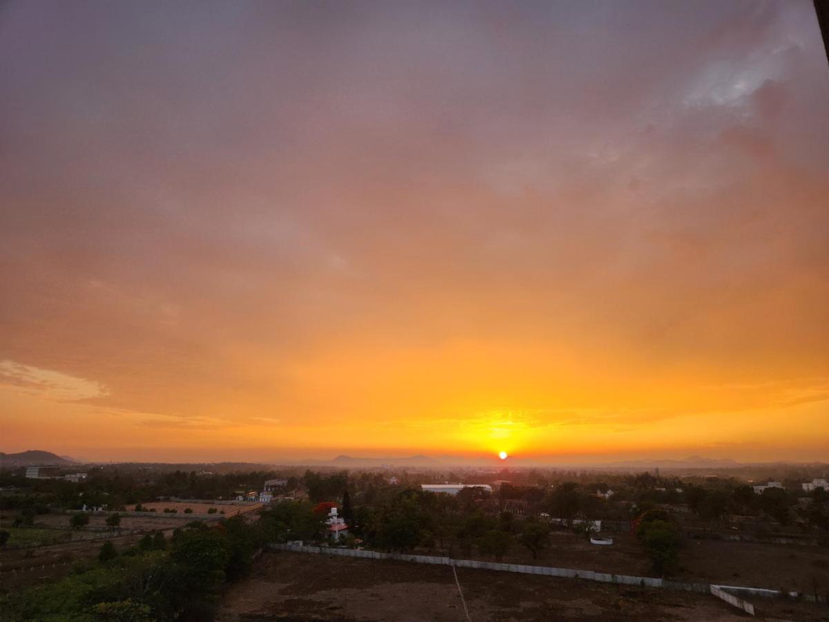 Apartment Trinity - Mountain View Close To Sula Nashik