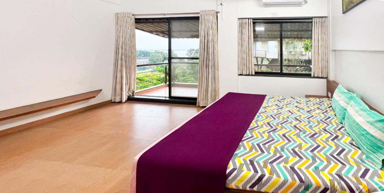 Lakeside Paradise * Nashik