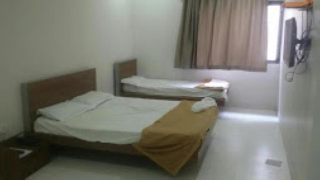 Avanti, Hotel