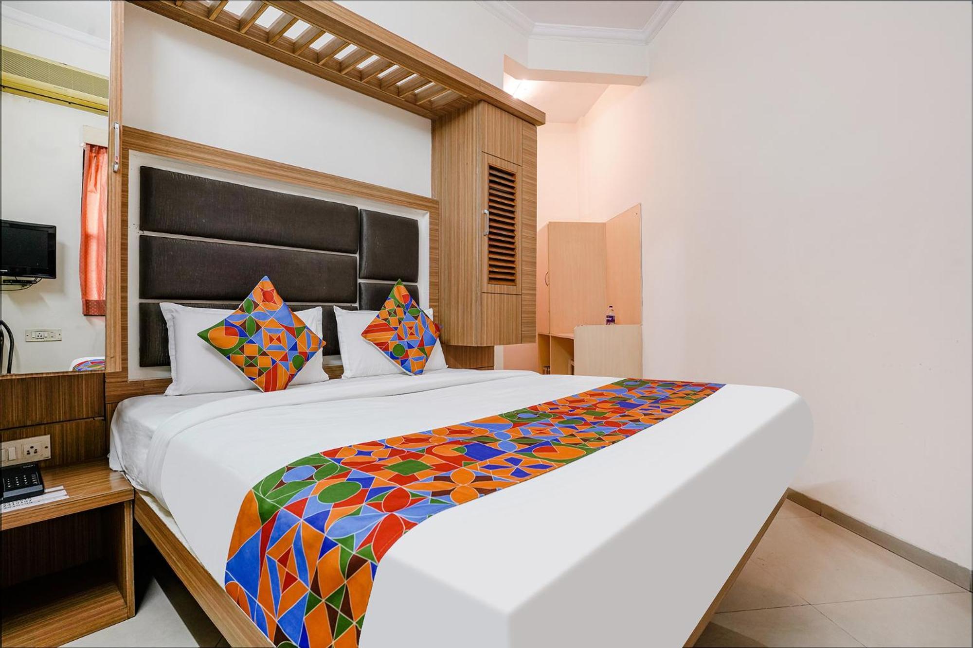 Fabexpress Shanti - Nr Vijay Mamta Theatre, Road Hotel Nashik