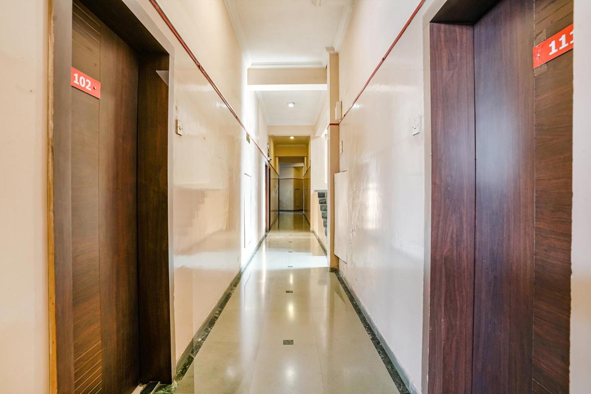 Fabexpress Shanti - Nr Vijay Mamta Theatre, Road 3* Nashik