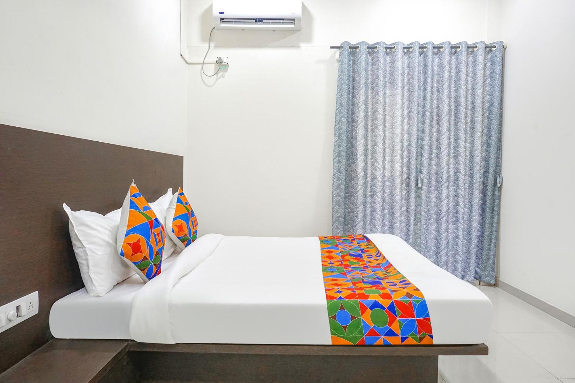 Fabhotel Om Sai - Nr Railway Station Hotel 3*