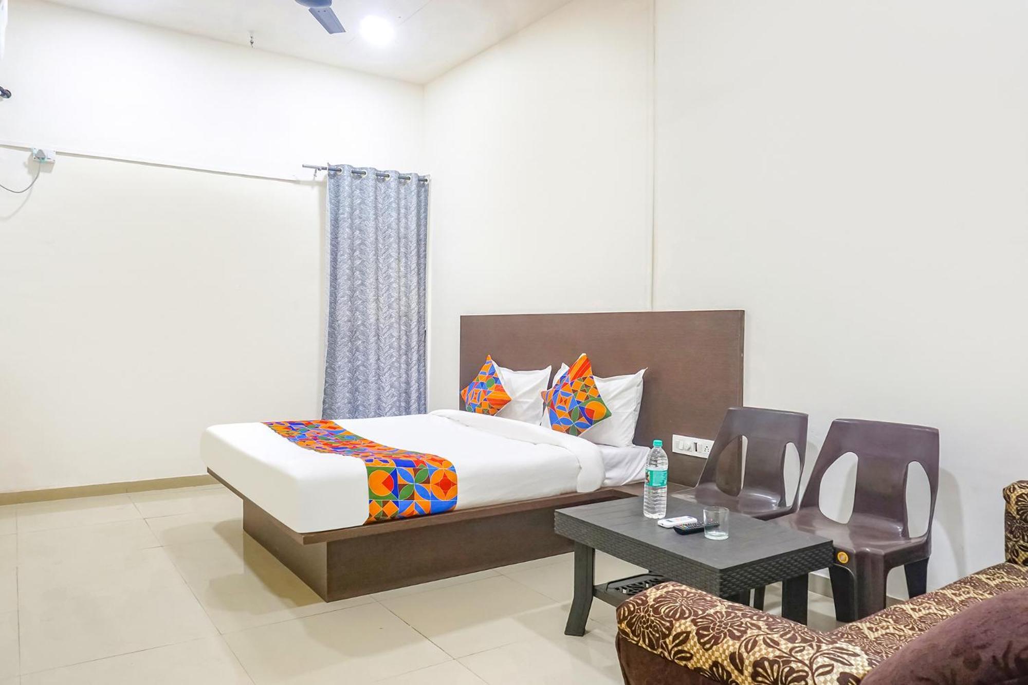 Hotel Fabhotel Om Sai - Nr Railway Station 3*